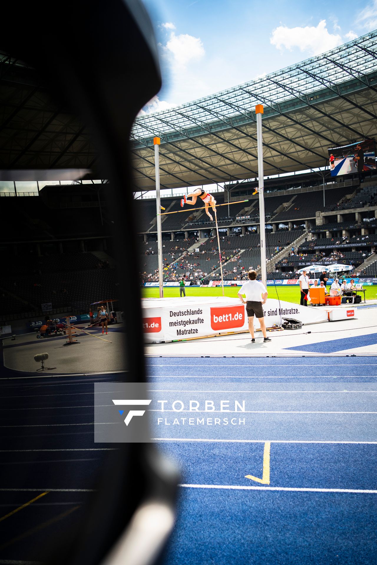 Friedelinde Petershofen (SC Potsdam) im Stabhochsprung waehrend der deutschen Leichtathletik-Meisterschaften im Olympiastadion am 26.06.2022 in Berlin